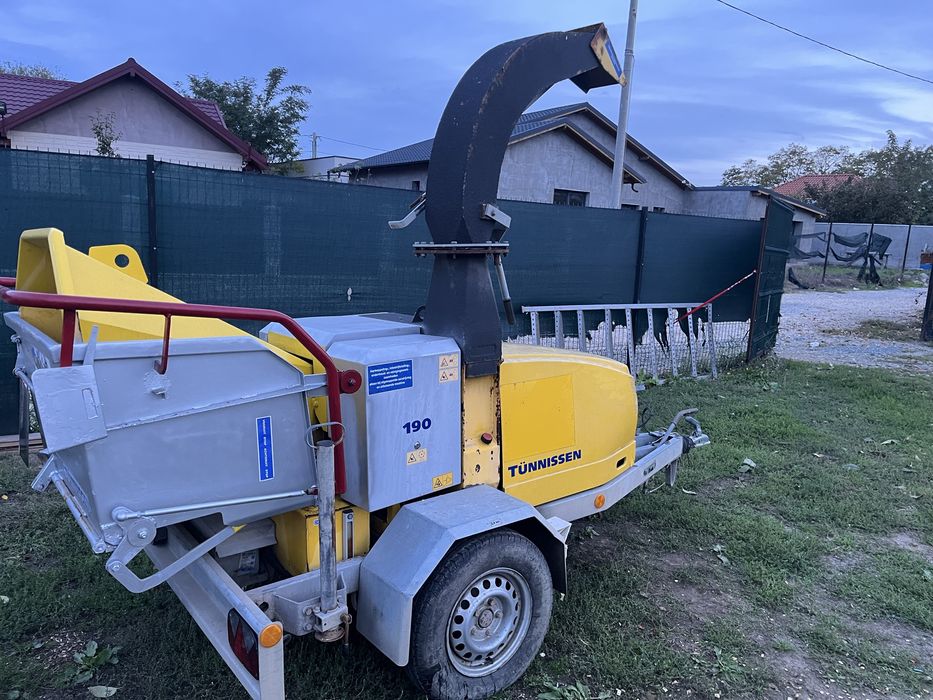 Toaletare copaci , gard viu , defrișare iarbă ..etc