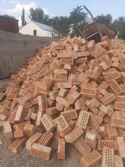 Продаю кирпичи полуторка