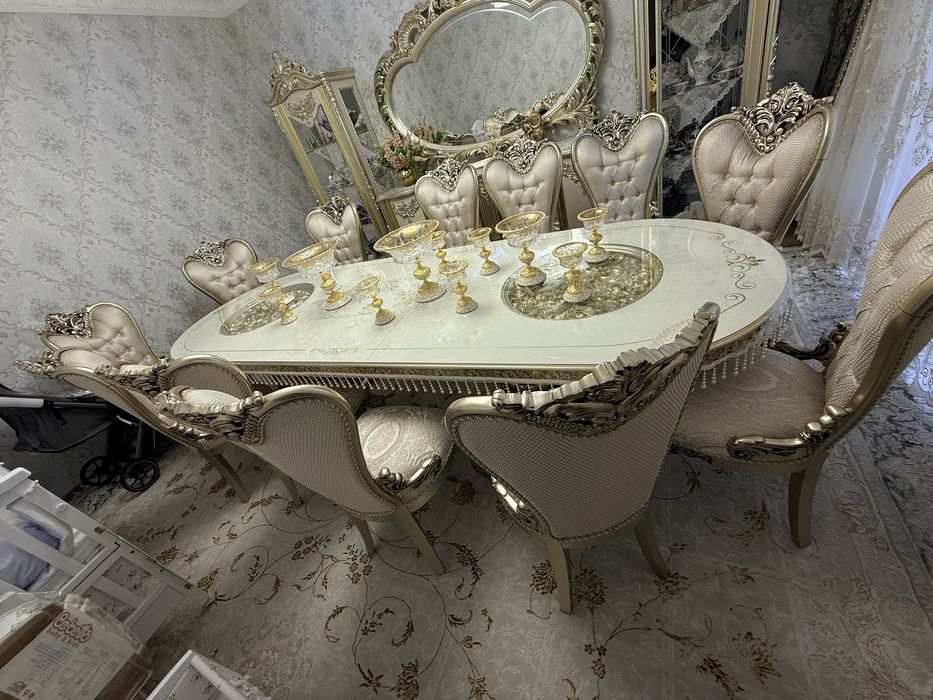 стол стулья новые