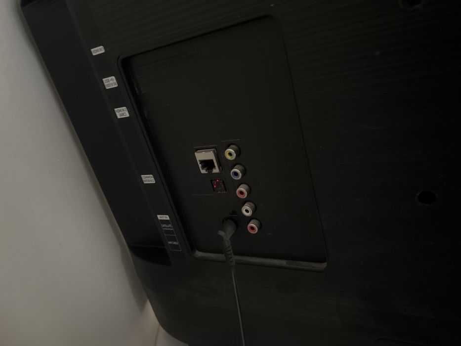 Телевизор самсунг смарт продам в отличном состоянии