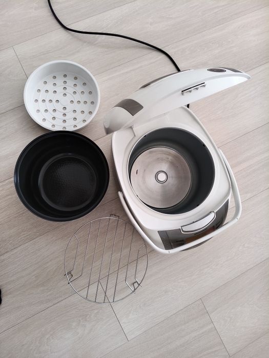 Продам Мультиварку б/у.