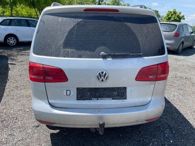 Dezmembrez Volkswagen Touran 2 an 2011 motor 1.6 tdi CAYC