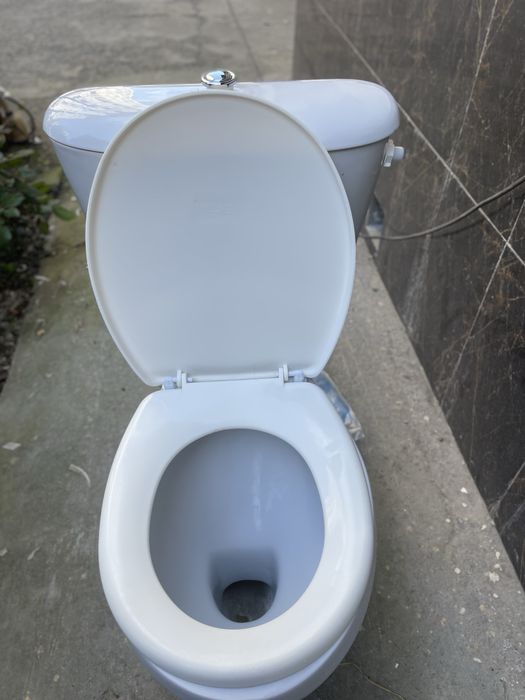 Продам унитаз в хорошом состаяние