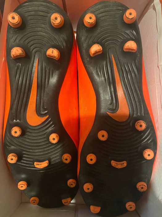 Продавам оригинални бутонки на nike и ролери