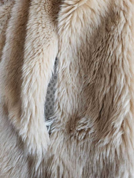 Елеци ZARA пухени