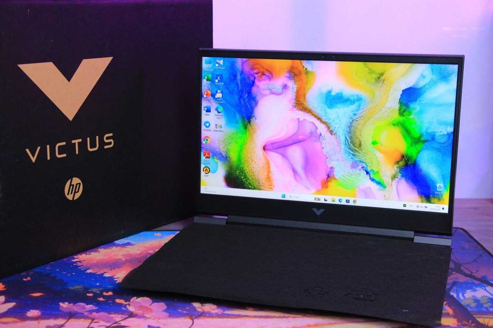 Ideal holatdagi Victus noutbook arzon narxda sotiladi.