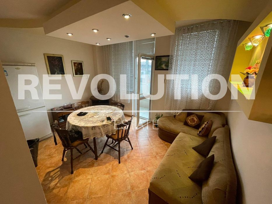 Тристаен апартамент  в гр.Варна, Център!