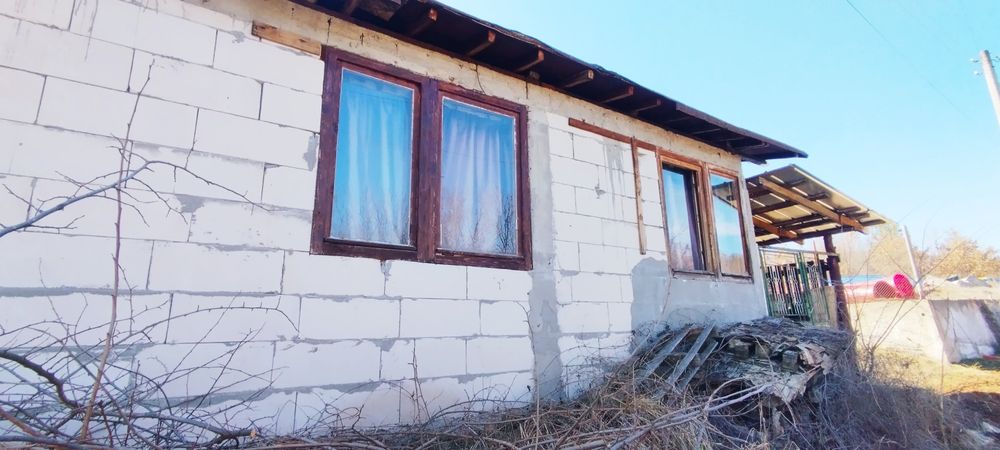 Продава се къща в село Лобош, област Перник