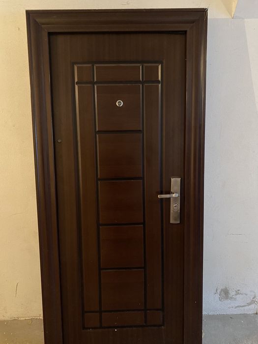 Интериорна входна врата