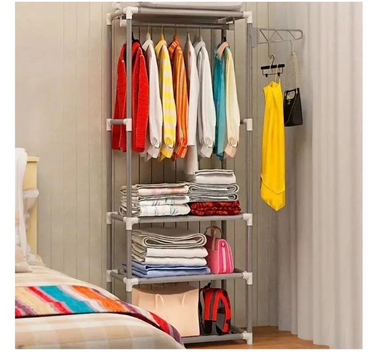 Продается вешалка для одежды.