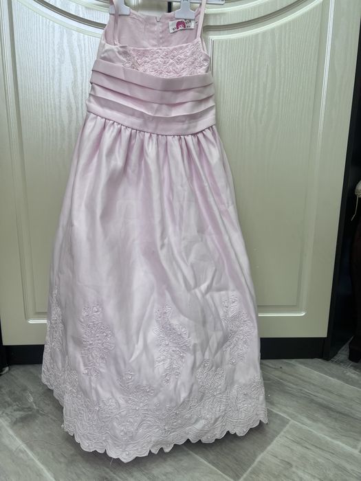 Продаю нарядное платье