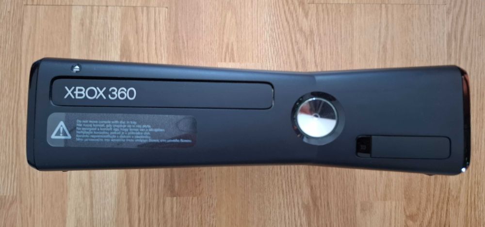 Vand XBOX 360 și jocuri