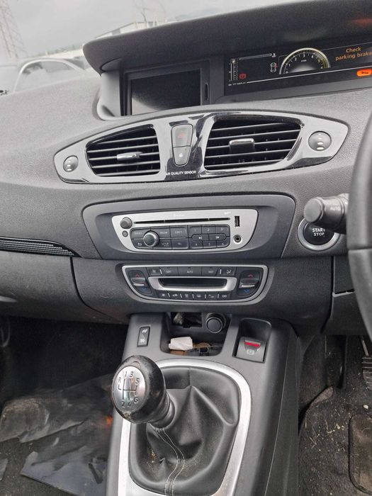 Dezmembrez Renault Scenic 3 1.6D R9M 6+1 trepte 2012, 1.5D 110CP K9K euro 5 6+1 trepte 2010 Renault Laguna 1.9D F9Q 6+1 trepte 2006