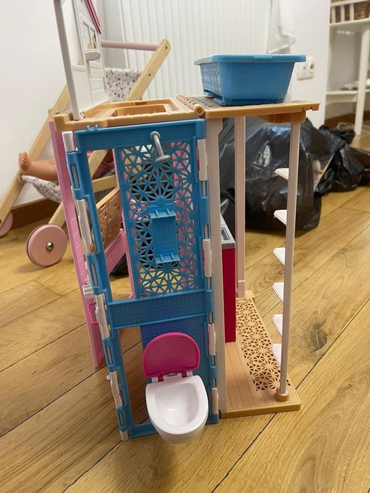 Căsuța Barbie + dressing Barbie