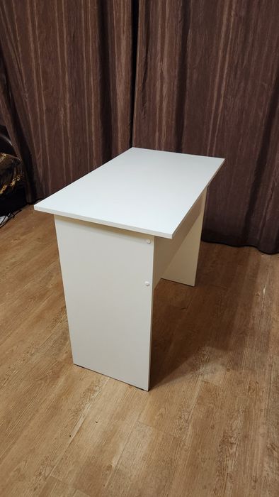 Стол офисный белый