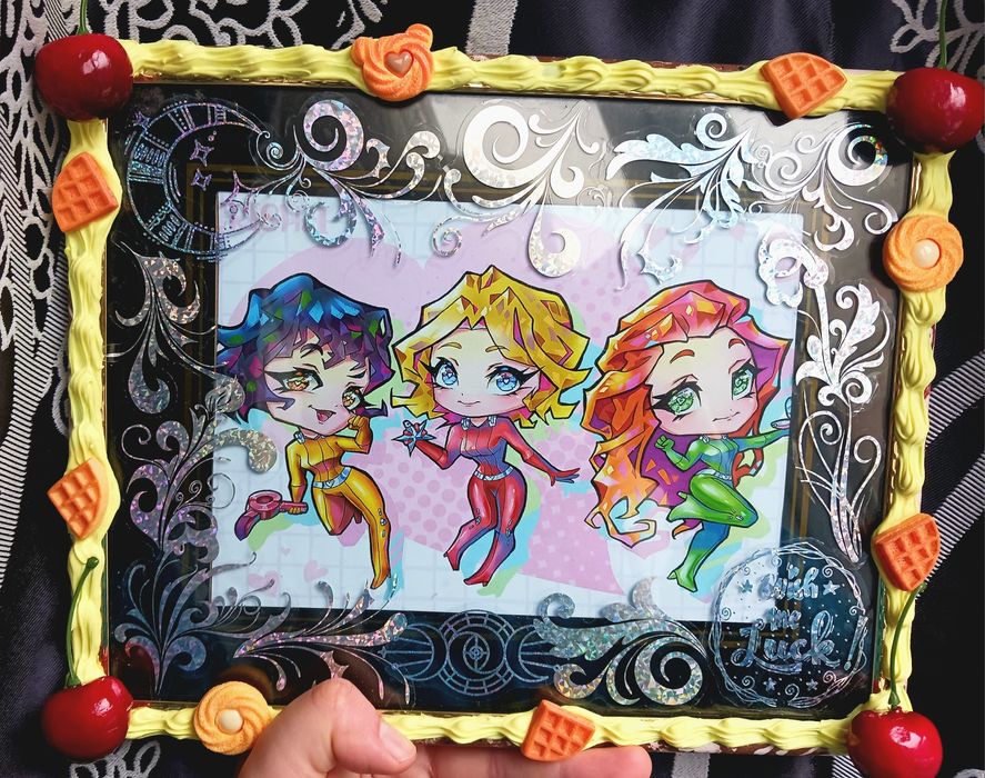 Spioanele Totally Spies Ilustratie originala in rama lucrata manual