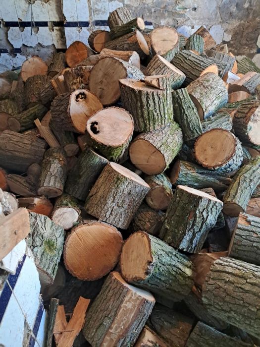 Lemne de foc esenta tare uscate crapate stejar fag carpen frasin