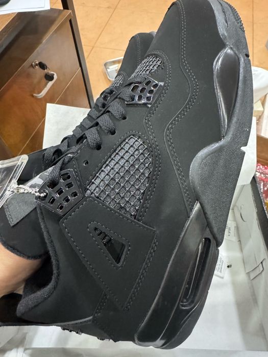 Vand Jordan 4 “Black Cat” editie 2025