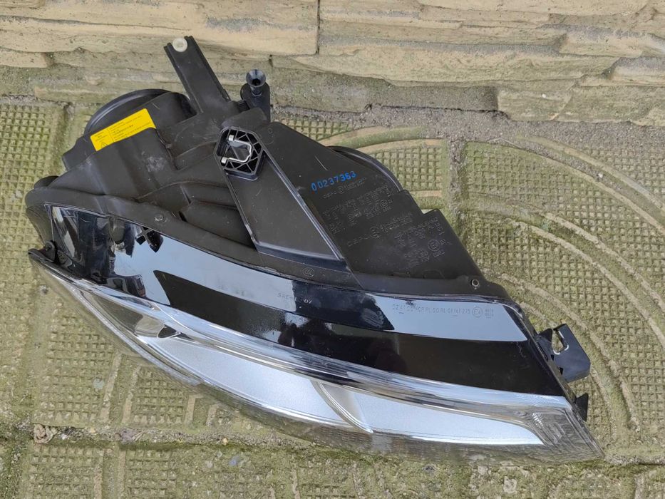 Фар Audi A3 8P Bi-Xenon LED десен / Фар Ауди А3 8П Ксенон НОВ