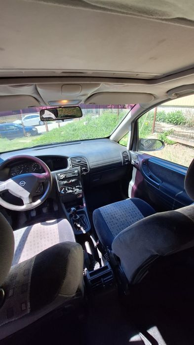 Vând Opel Zafira