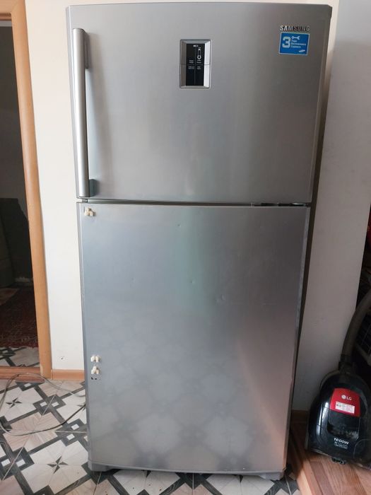 Холодильник Samsung