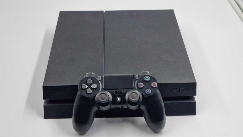 Consola Playstation 4 [Amanet Club Caro]