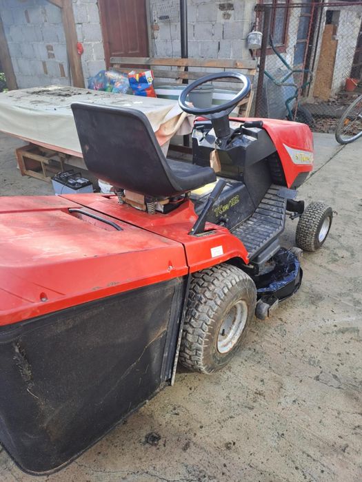 Vând tractor de gazon