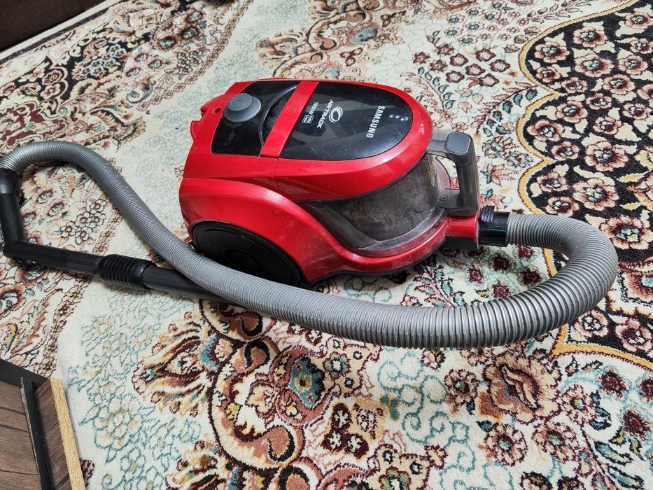 Продам пылесос рабочий