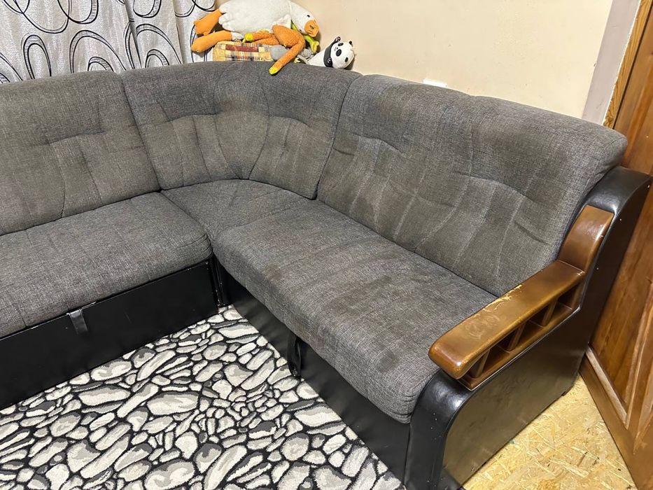 Продается уголок+кресло для гостинной