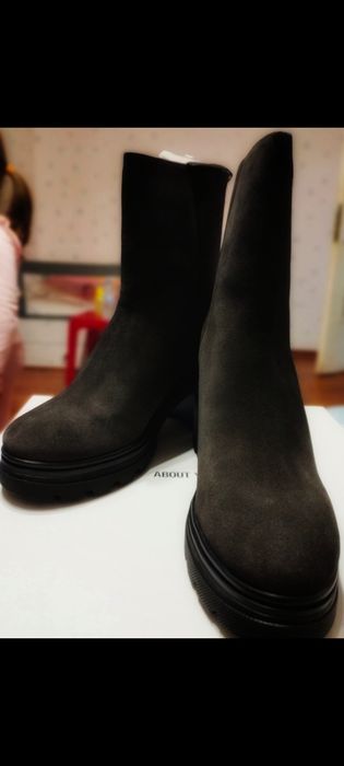 ABOUT YOU Къси ботуши 'Joleen' в Черно