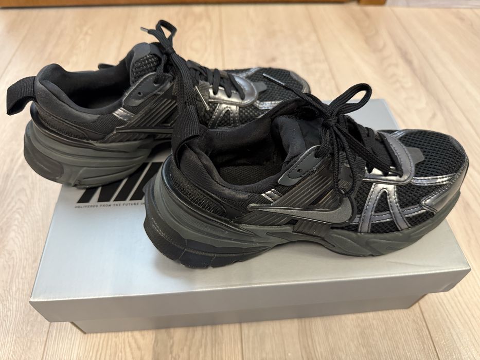 Маратонки Nike V2K Run