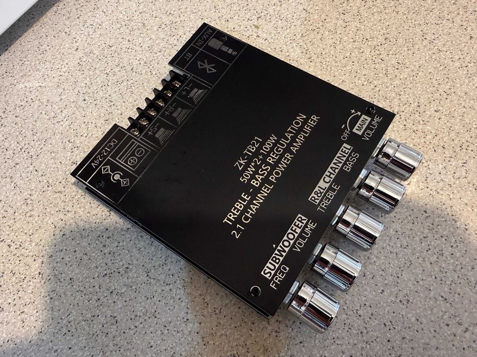 Amplificator 2.1-iesire activa de subwoofer-100 wati-produs nou !