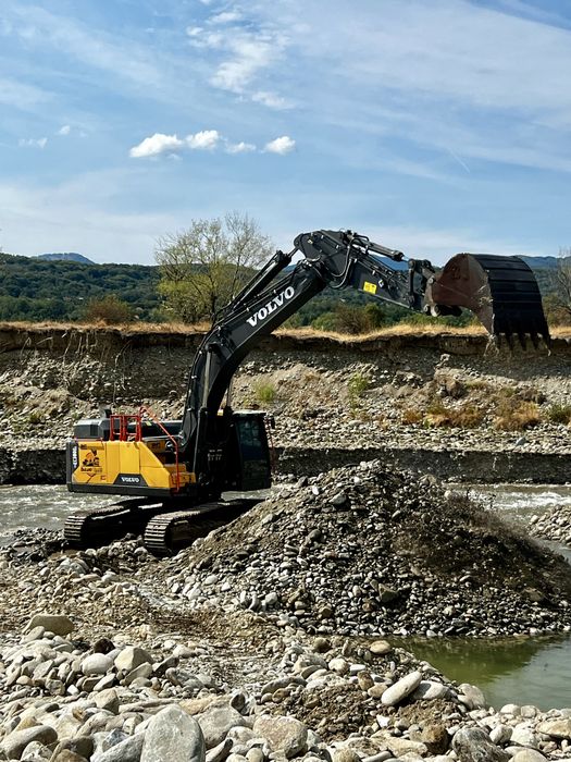 Piatra sparta balast nivelari terasamente demolari excavator buldozer