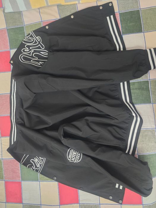 Фирменная ветровка