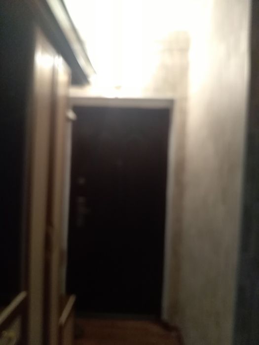 Продам трехкомнатную квартиру .