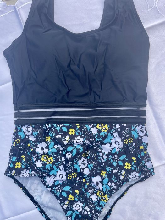 Costum de baie intreg cu floricele Marime S