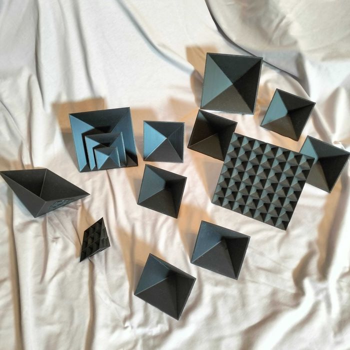 Set 15 piramide energetice proportii Keops Giza cu efect de amplificator energie, diferite mandale energetice
