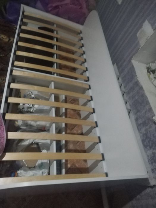 Бир кісілік төсек сатам матрассыз, жаңа