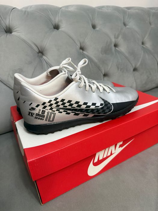 Обувки за футбол Nike