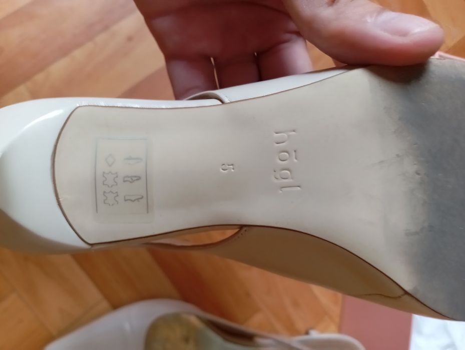 Продам босоножки