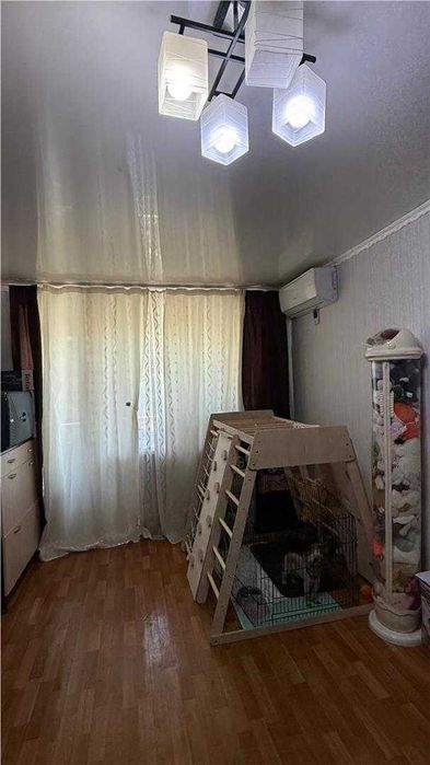 продам 2 комнатную с мебелью