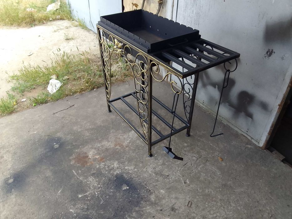 Мангал со съемной жаровней.