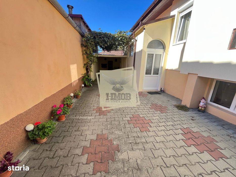 Casa individuala 4 camere si curte zona Lupeni