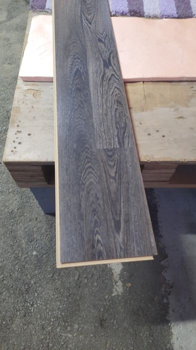 Продам ламинат и межкомнатные двери