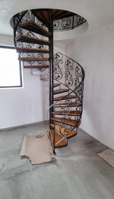 Scari metalice spirala și pe vanguri