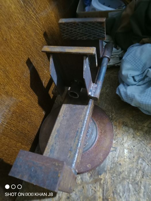 Продам тиски слесарные