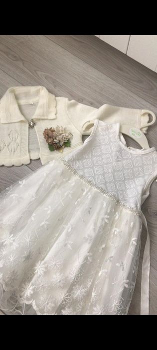 Платье с накидкой