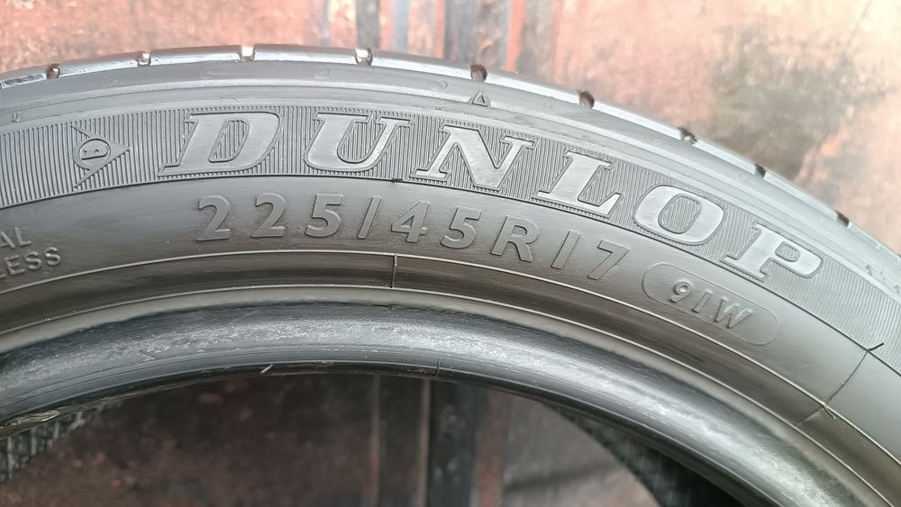 225/45/17 Dunlop