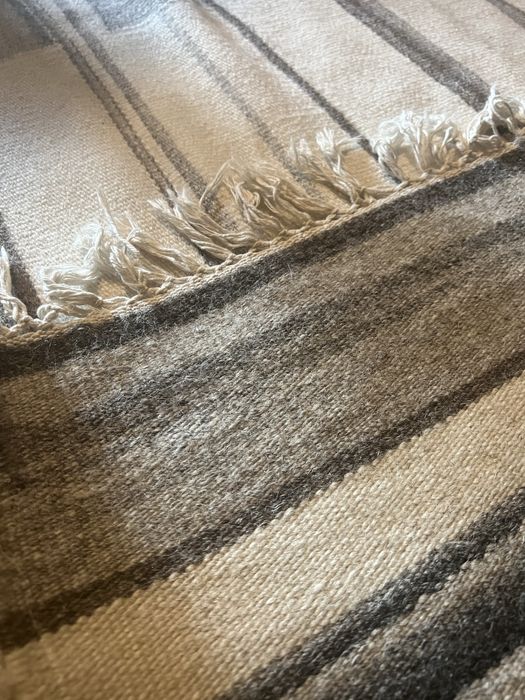 Covor / covoare lana 100%, cu franjuri in capete, bej cu dungi gri