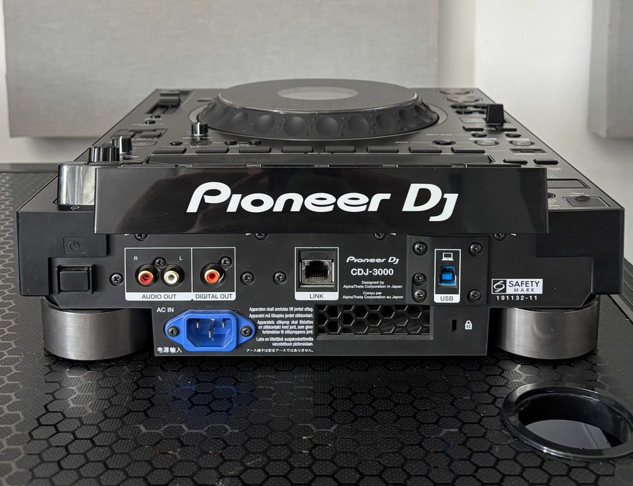 2 х Pioneer CDJ 3000 & 1 x Pioneer DJM A9 Подарък Кейсове UDG
